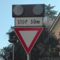 Sicurezza sulle strade: attivati nuovi avvisatori segnaletici luminosi