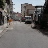 Lavori di asfaltatura conclusi in diverse strade, pronta via Toti