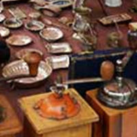 Sabato bancarelle in via Felice Cavallotti: mercatino delle mille curiosità
