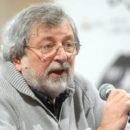 Gli 80 anni di Francesco Guccini a Pavana: intervistato dopo il suo ultimo disco