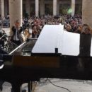 La sesta edizione di “Acqua in bocca” ha debuttato con Andrea Bocelli. Il cantante ha ricevuto l'”Airone d’oro” dal sindaco Baroncini