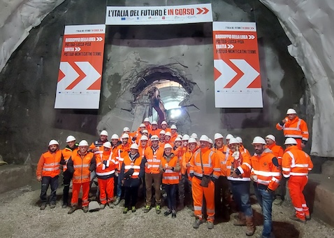 Raddoppio della ferrovia: finalmente aperta la galleria di Serravalle; sabato e domenica stop ai treni