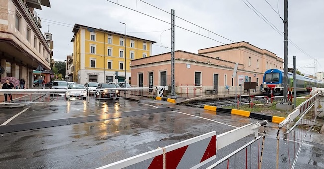 Parole della domenica, forti timori degli architetti per il raddoppio della ferrovia tra Montecatini e Pescia: “Serve la sopraelevata”