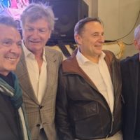 “Visti da molto vicino”, Beppe Tinti racconta in un libro una vita tra musica e spettacolo