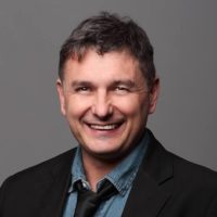 Ultimo dell’anno con Alessandro Paci al Teatro Pacini di Pescia: due ore di risate con il suo one-man show “Barzellette e non solo”