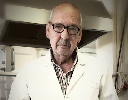 L’addio della città a Stefano Desideri, titolare dell’azienda di famiglia che produce i famosi dolci come cialde e brigidini