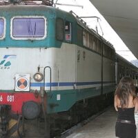 Parole della domenica, pendolari beffati per il treno veloce cancellato dalle Ferrovie. Sindaci protestano con la Regione