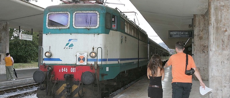 Parole della domenica, pendolari beffati per il treno veloce cancellato dalle Ferrovie. Sindaci protestano con la Regione