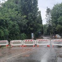 Ingenti danni a Montecatini e Valdinievole per i violenti temporali: tetti scoperchiati, alberi abbattuti, strade chiuse e case senza energia elettrica