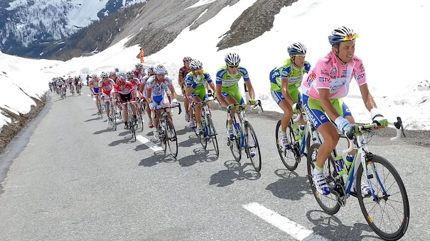 Il Giro d’Italia torna a Montecatini: il 20 maggio la “Corsa rosa” partirà dalla nostra città nel ricordo di Adriano De Zan